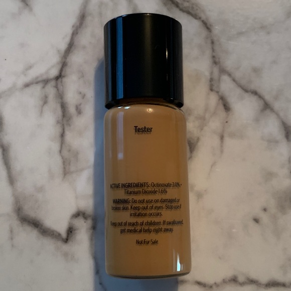 Bobbi Brown Skin Long-Wear Weightless Foundation - Picture 6 of 14